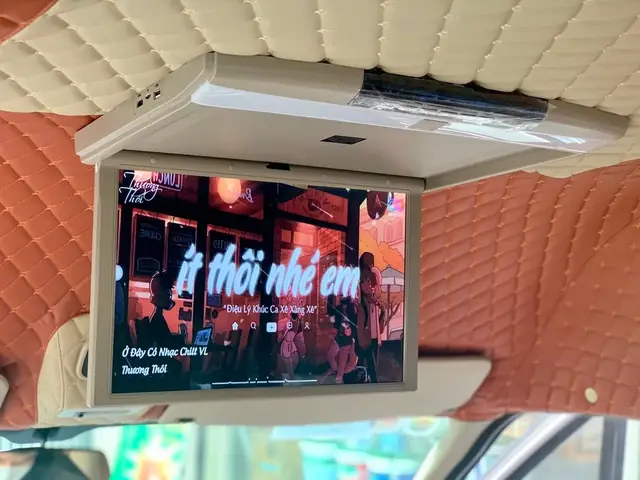 Lắp Màn Hình Trần Xe 16 Chỗ Transit Chuyên Nghiệp, Giá Tốt Nhất Tại Hà Nội