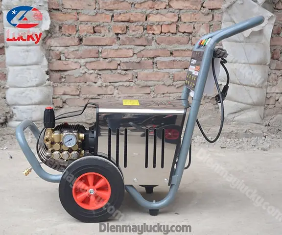 Các Thiết Bị Cần Dùng Cho Việc Rửa Gầm Xe Ô Tô