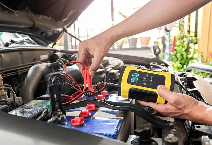 Tại Sao Nên Sử Dụng Sạc Bình Ắc Quy Ô Tô Xe Máy Foxsur 12v 100ah ?