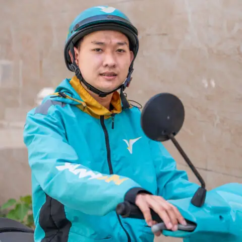 Bác Tài Xanh Sm Bike Mai Phương: Từ Đường Đua Xe Máy Đến Ô Tô Mơ Ước