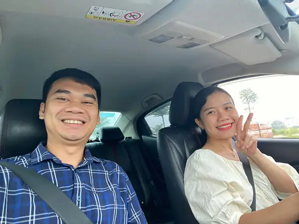 Mơ Thấy Lái Xe Ô Tô Màu Trắng Chở Theo Người Thân Hoặc Bạn Bè