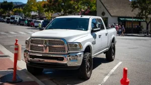 Hướng Dẫn Mở Xe Ô Tô Tải An Toàn Và Hiệu Quả Với Công Cụ Chuyên Dụng