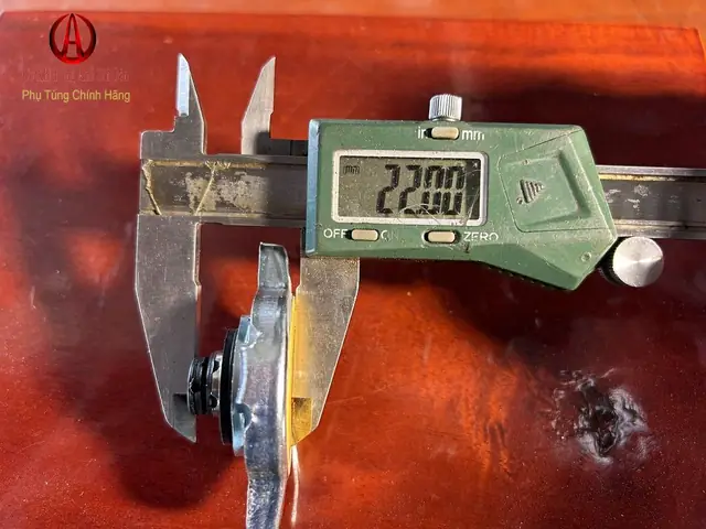 Lắp Bình Nước Giải Nhiệt Ô Tô, Xe Tải 1.1 Bar Phụ Tùng Chính Hãng