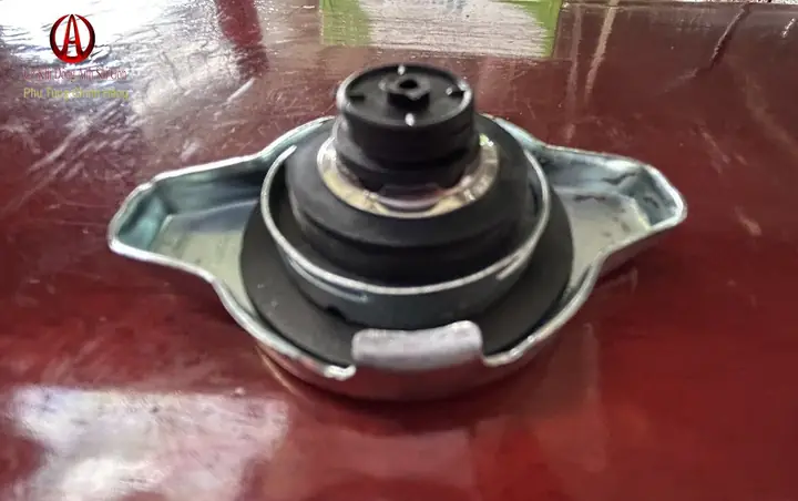 Lắp Bình Nước Giải Nhiệt Ô Tô, Xe Tải 1.1 Bar Phụ Tùng Chính Hãng