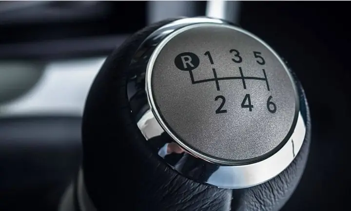 Hiểu Về Cơ Chế Hoạt Động Của Số Lùi