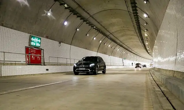 Đi Qua Hầm Đường Bộ Không Bật Đèn Chiếu Gần