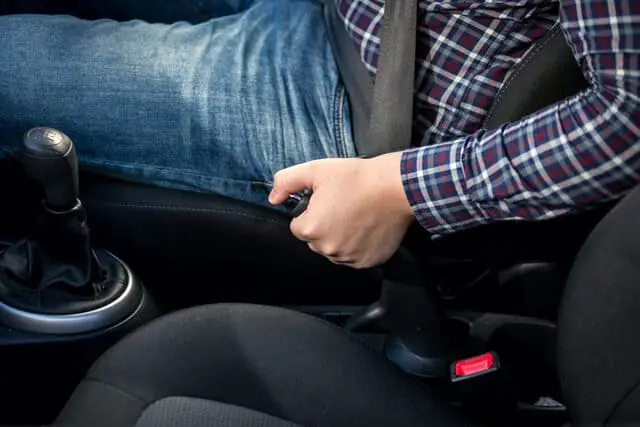 Quên Hạ Phanh Tay Và Bật Gương