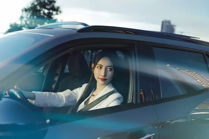 Phụ Nữ Nên Mua Xe Ô Tô Nào? Gợi Ý Những Mẫu Xe Hơi Sang Trọng Cho Nữ 2025