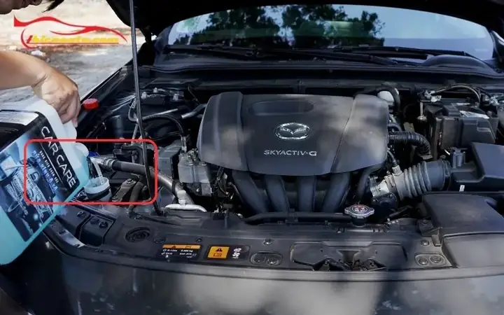 Kiểm Tra Và Thay Nước Rửa Kính Xe Ô Tô Tốt Nhất Hiện Nay