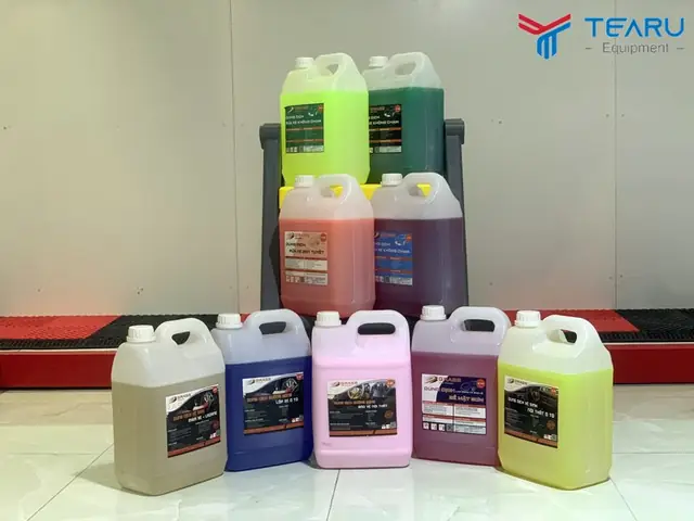 Ở Đâu Bán Dung Dịch Tẩy Ố Kính Xe Hơi Chính Hãng?