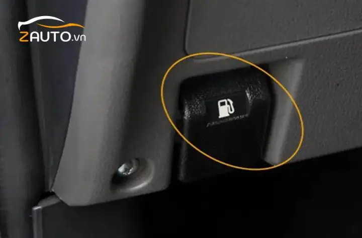 Nút Mở Nắp Xăng Dưới Ghế Lái Hoặc Sàn Xe