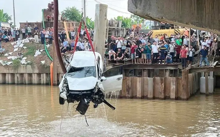 Ai Là Người Cầm Lái Ô Tô?