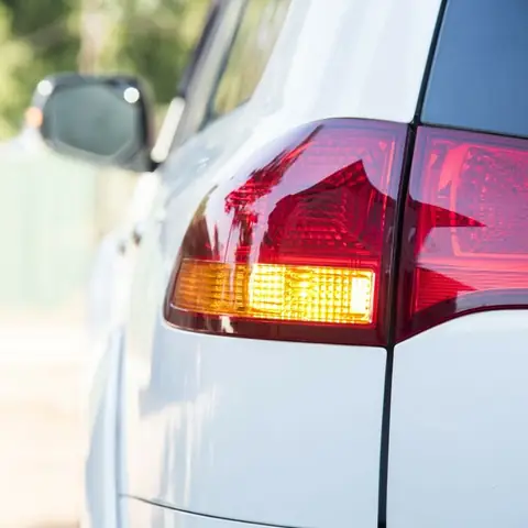 Lỗi Không Xi Nhan Ô Tô Phạt Bao Nhiêu Tiền?