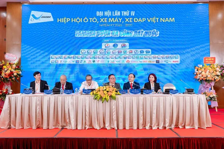 (chinhphu.vn) - Hiệp Hội Ô Tô, Xe Máy, Xe Đạp Việt Nam (vamoba) Đặt Mục Tiêu Đến Năm 2027, 100% Thành Viên Của Hiệp Hội Có Ít Nhất 1 Dòng Sản Phẩm Xe Điện; Đến Năm 2035, 100% Sản Phẩm Ô Tô, Xe Máy Là Xe Điện Thân Thiện Với Môi Trường.