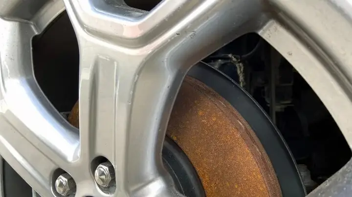 Phanh Ô Tô Bị Ẩm