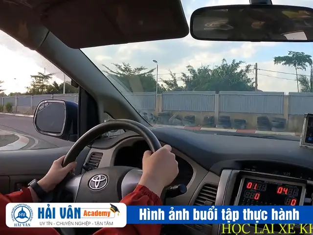 Học Phí Bằng Lái Xe Ô Tô Hạng B1 Tại Đà Nẵng – Lựa Chọn Tối Ưu Cho Người Không Lái Xe Dịch Vụ