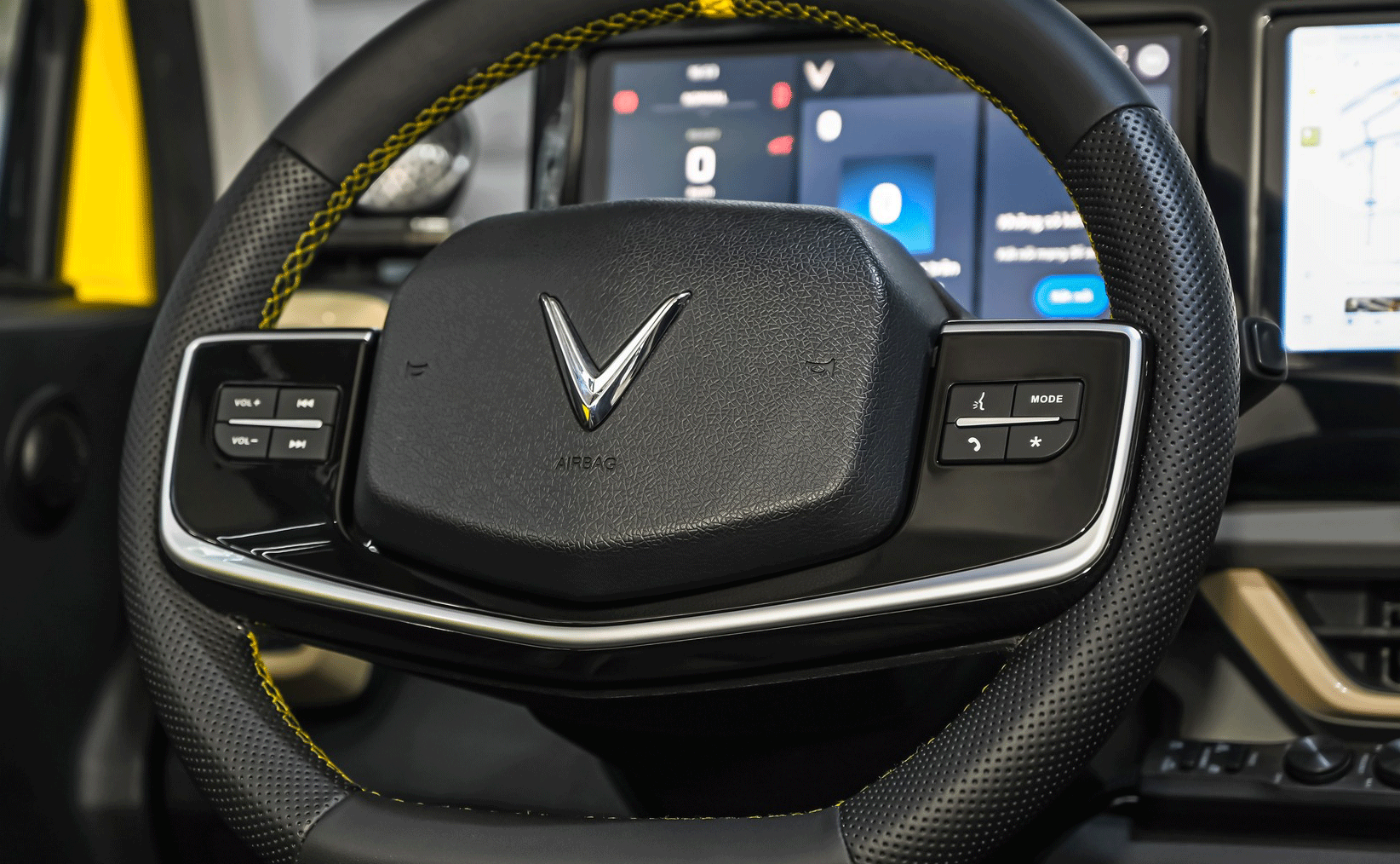 Các Tính Năng Điều Khiển Tích Hợp Trên Phím Vô Lăng VF3: Hướng Dẫn Sử Dụng và Lợi Ích