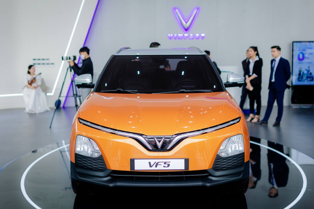 Công nghệ pin trên VF5: So sánh với các đối thủ và đánh giá ưu nhược điểm. (Khám phá công nghệ pin Lithiumion LFP được sử dụng trên VinFast VF5, so sánh với các loại pin khác trên thị trường và đánh giá ưu điểm, nhược điểm của công nghệ này.)