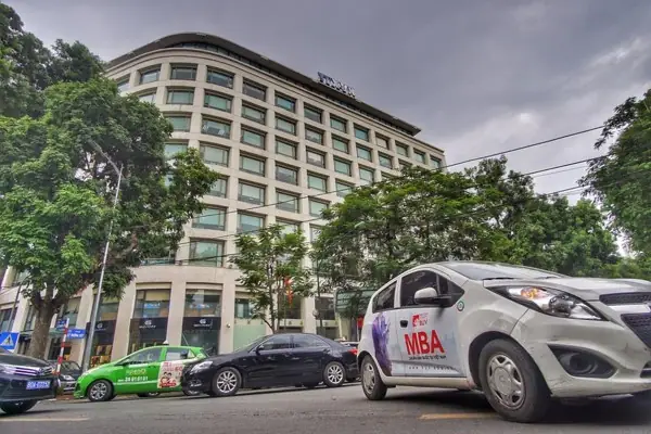 Giới Thiệu Về Hình Thức Dán Quảng Cáo Trên Xe Ô Tô