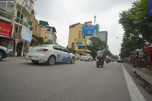 Quảng Cáo Trên Xe Ô Tô Là Phương Thức Truyền Thông Local Hiệu Quả