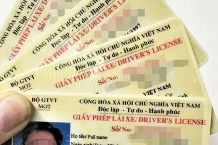 Các Loại Giấy Tờ Bắt Buộc Phải Mang Theo Khi Lái Xe Từ 2025