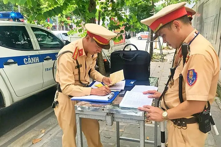 Nếu Quên Mang Giấy Tờ Xe Ô Tô Phạt Bao Nhiêu?