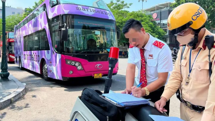 Mức Phạt Khi Vi Phạm Quy Định Dán Quảng Cáo Trên Xe Ô Tô