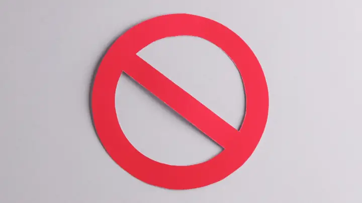 Những Hành Vi Bị Cấm Khi Dán Quảng Cáo Trên Xe Ô Tô