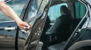 Quy Định Mở Cửa Xe Ô Tô An Toàn Và Xử Phạt Vi Phạm Mới Nhất