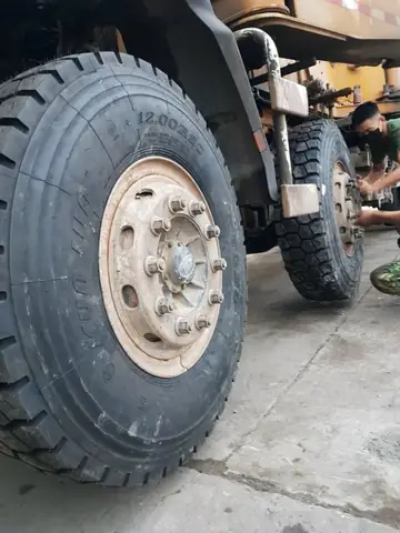 Quy Trình Thay Lốp Xe Ô Tô Thường Bao Gồm Các Bước Sau Đây: