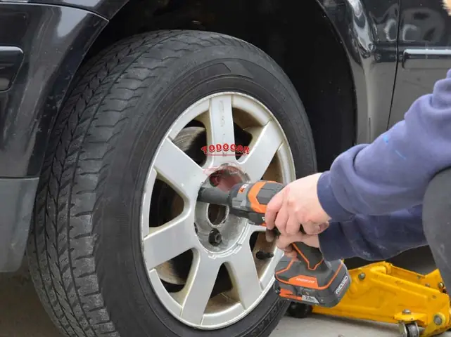 Quy Trình Thay Lốp Xe Ô Tô Chuyên Nghiệp