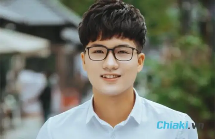 Khuôn Mặt Hình Vuông