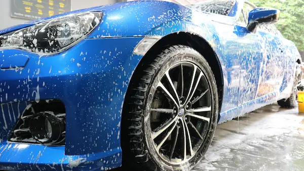 Rửa Xe Kết Hợp Dịch Vụ Chăm Sóc Xe