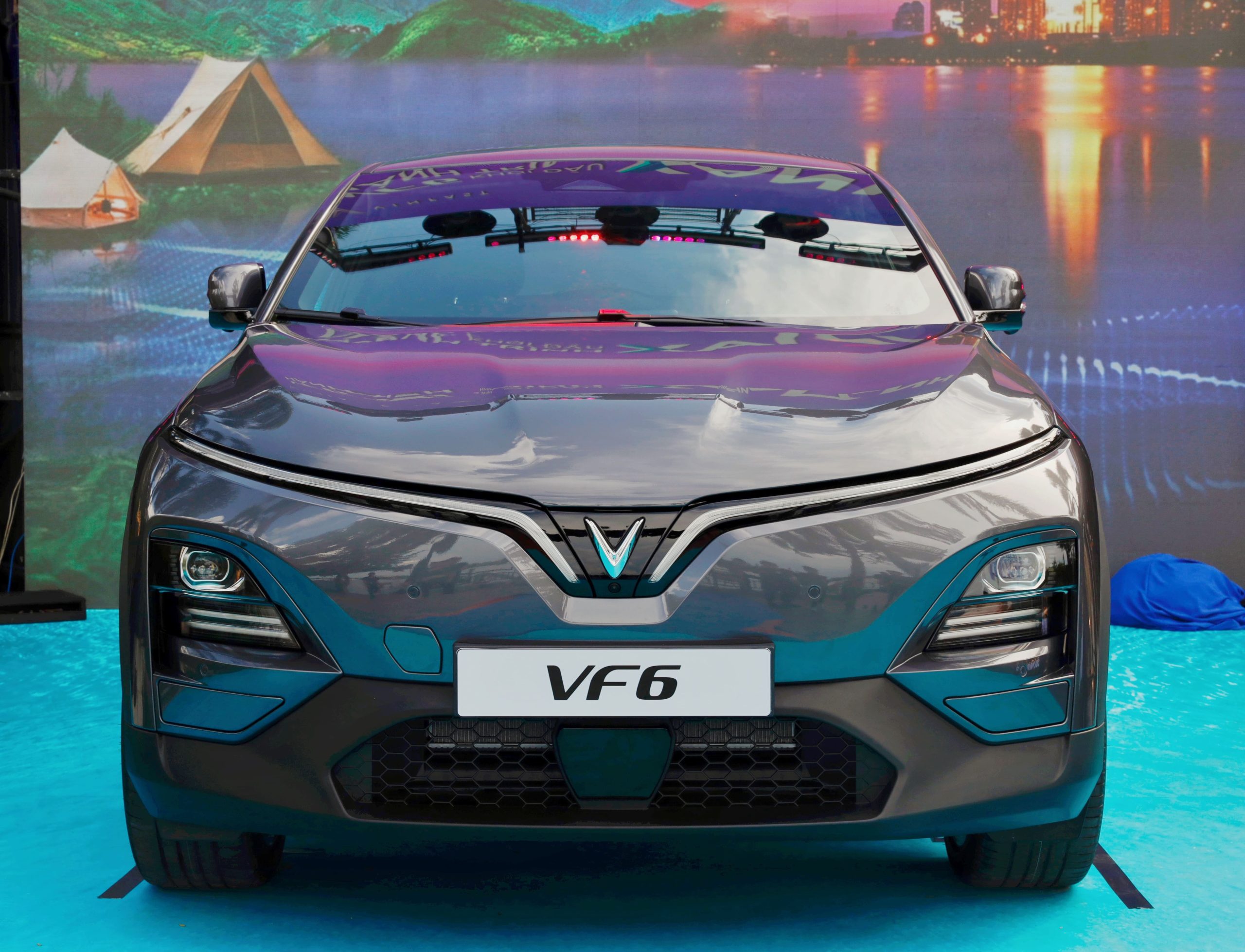 Đánh giá trang bị ngoại thất và nội thất VinFast VF 6 Eco và VF 6 Plus: Thiết kế, tiện nghi, tính năng.