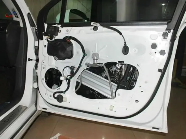 Các Bước Sửa Chữa Bản Lề Cửa Ô Tô Đơn Giản Tại Nhà