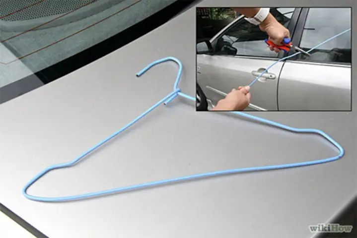 Các Cách Xử Lý Khi Bị Quên Chìa Khoá Ô Tô Trong Xe