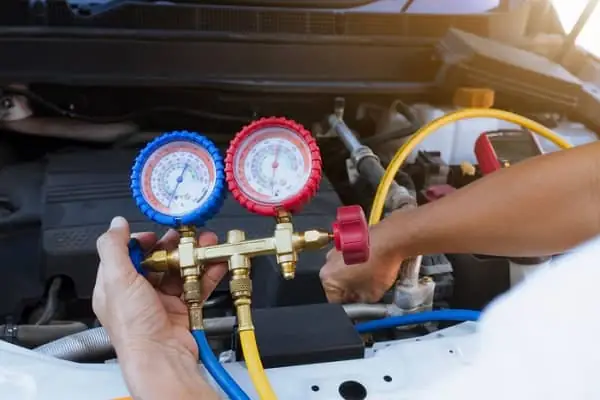 Sửa Máy Lạnh Xe Ô Tô: Khi Nào Cần, Quy Trình Và Cách Xử Lý Hiệu Quả