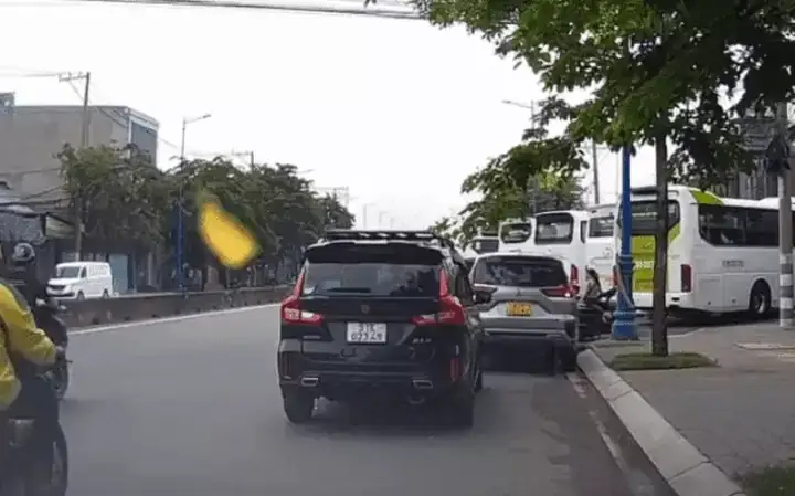 Vì Sao Tài Xế Phải Luôn Nhớ 'một Tay Mở Cửa Xe Là Một Tay Mở Cửa Nhà Tù'?đọc Ngay