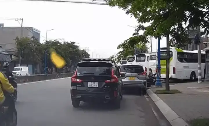 Mở Cửa Xe - Ảnh 1.