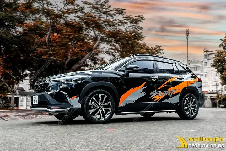 Tem Dán Sườn Xe Ô Tô 7 Chỗ Là Gì?