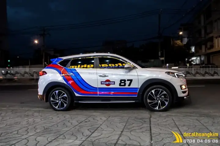 Chất Liệu Tem Dán Sườn Xe Ô Tô 7 Chỗ