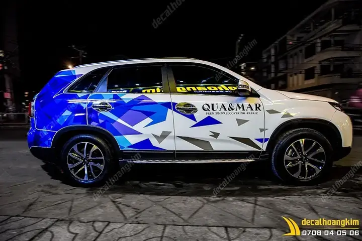 Tem Dán Sườn Xe Ô Tô 7 Chỗ Là Gì?