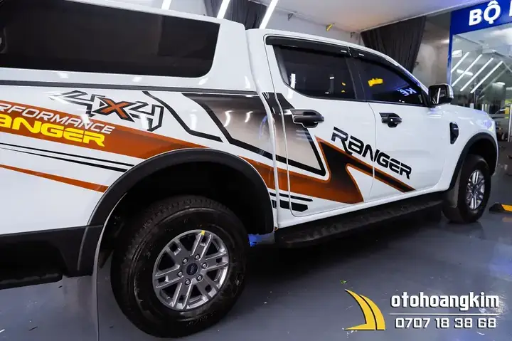 Đặc Điểm Thiết Kế Của Tem Xe Ô Tô Thể Thao