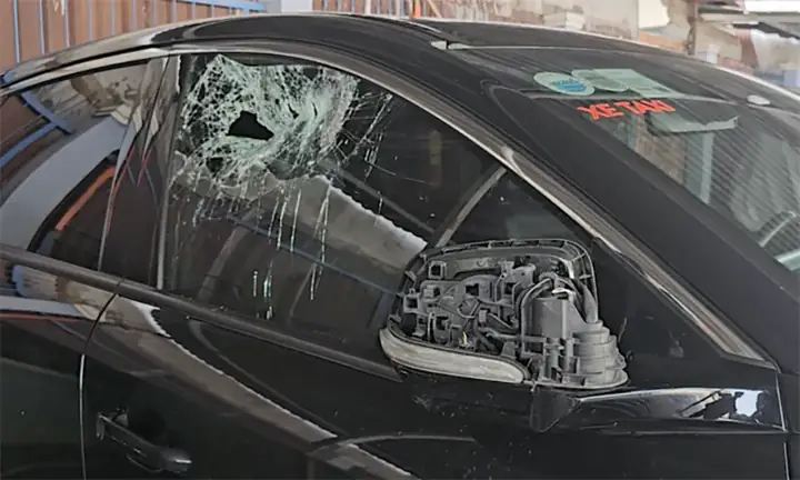 Thanh Niên Đập Gương Xe Ô Tô: Hành Vi Nguy Hiểm Và Cách Xử Lý Đúng Luật