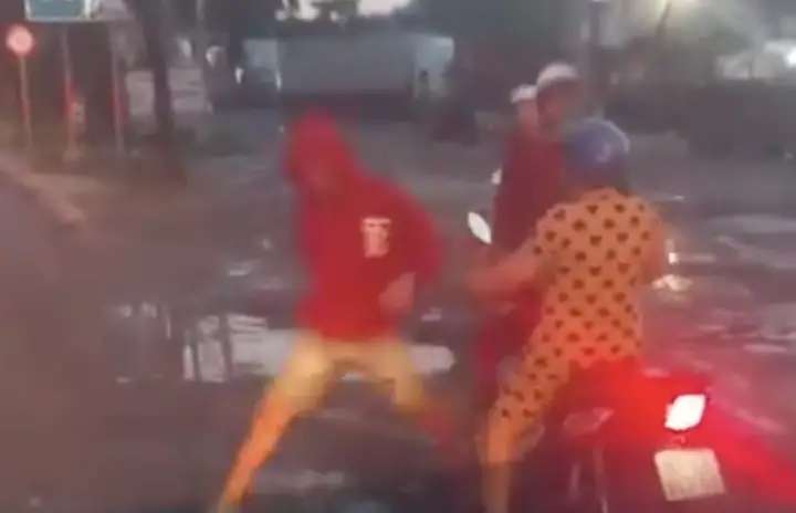 Thanh Niên Đập Gương Xe Ô Tô: Hành Vi Nguy Hiểm Và Cách Xử Lý Đúng Luật