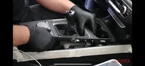 Vệ Sinh Khoang Cần Số