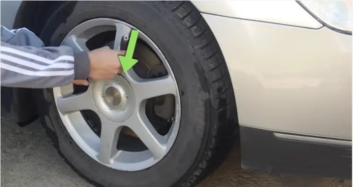 Chuẩn Bị Trước Khi Tháo Ốc Bánh Xe Ô Tô