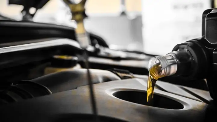Có Cần Thiết Thay Dầu Động Cơ Lần Đầu Tại 1.000 Km?
