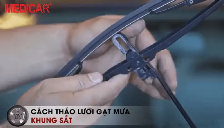 Dụng Cụ Cần Thiết Để Thay Cần Gạt Mưa Ô Tô Tại Nhà