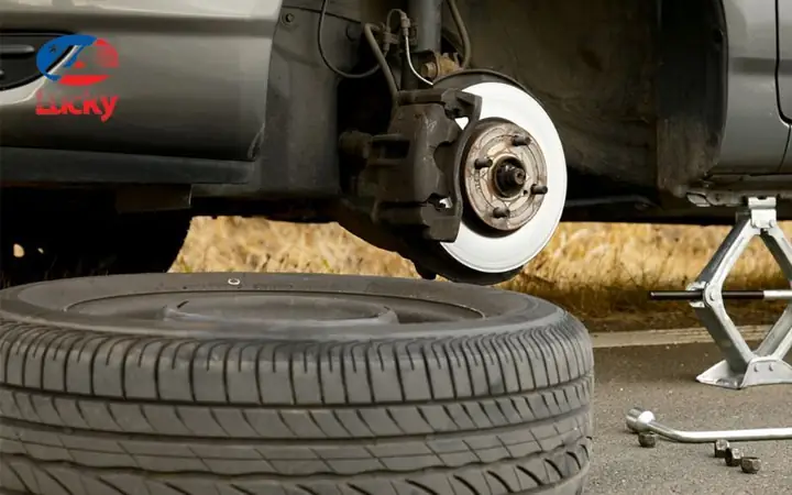 Thay-lop-o-to-uy-tin-o-ha-noi-1